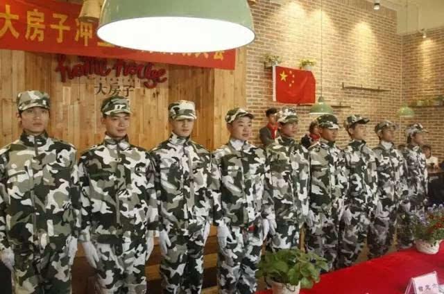 梁家落败,梁思申为父亲做平账单,一家人深情相拥